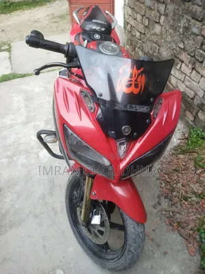 ইয়ামাহা ২০১৭ লাল