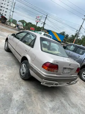 Toyota Corolla 1.3 Sedan 1996 Gold