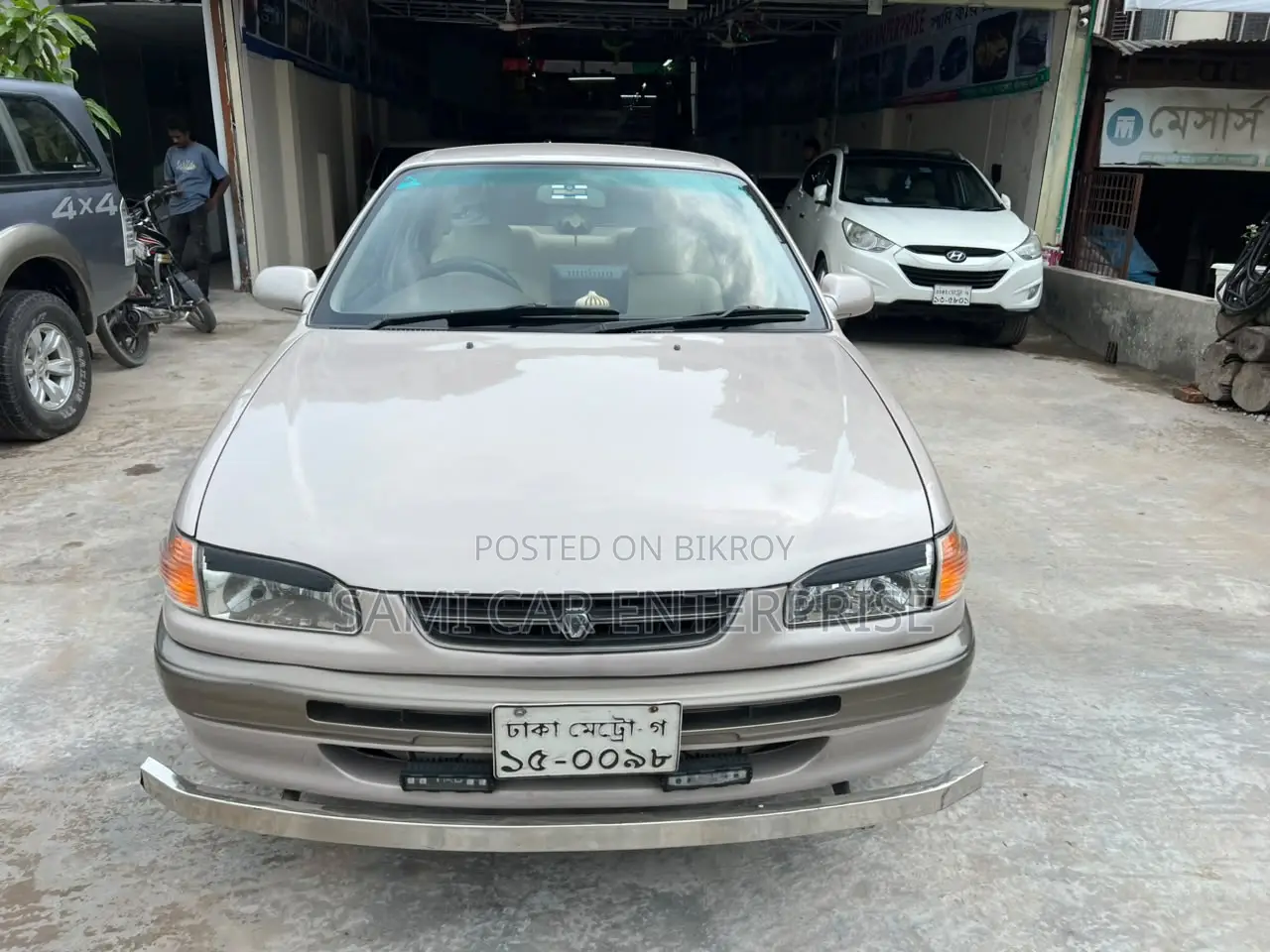 Toyota Corolla 1.3 Sedan 1996 Gold
