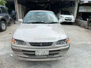 Toyota Corolla 1.3 Sedan 1996 Gold