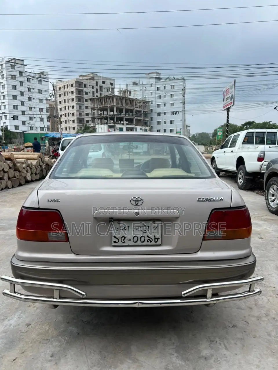 Toyota Corolla 1.3 Sedan 1996 Gold