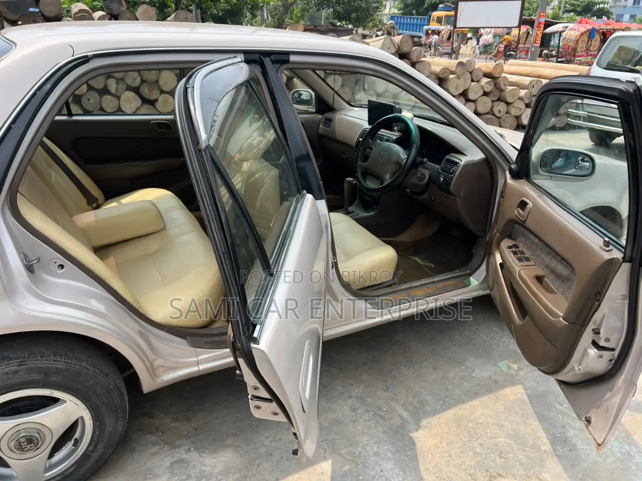 Toyota Corolla 1.3 Sedan 1996 Gold