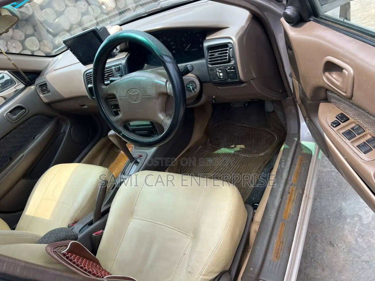 Toyota Corolla 1.3 Sedan 1996 Gold