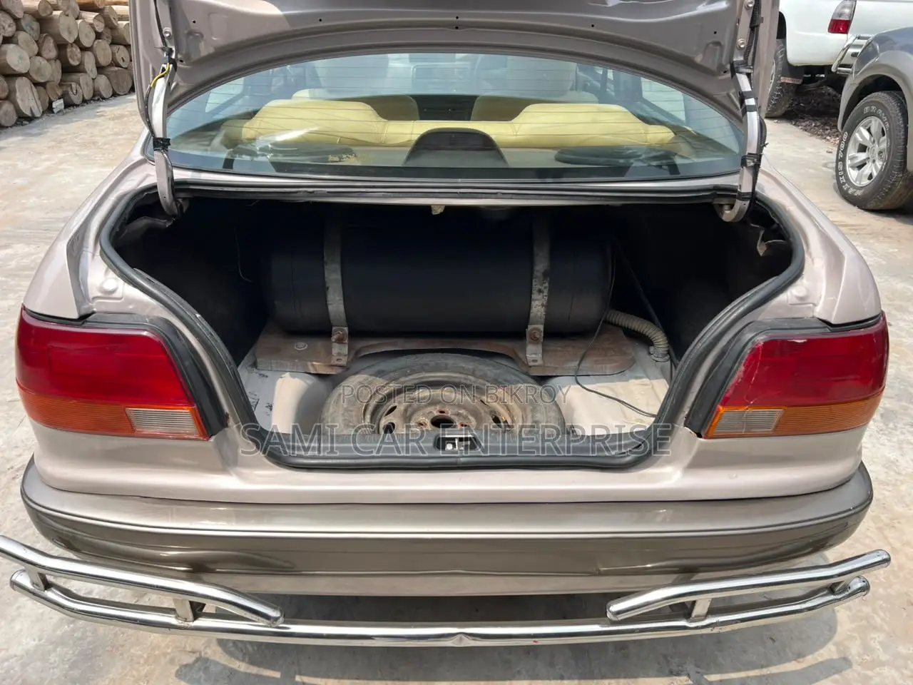 Toyota Corolla 1.3 Sedan 1996 Gold
