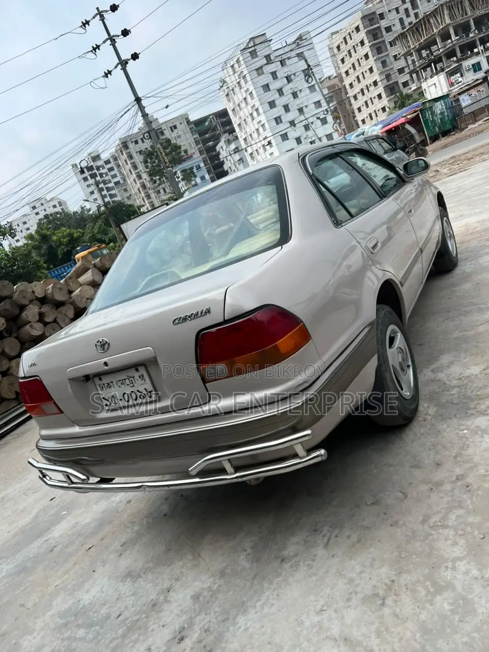 Toyota Corolla 1.3 Sedan 1996 Gold