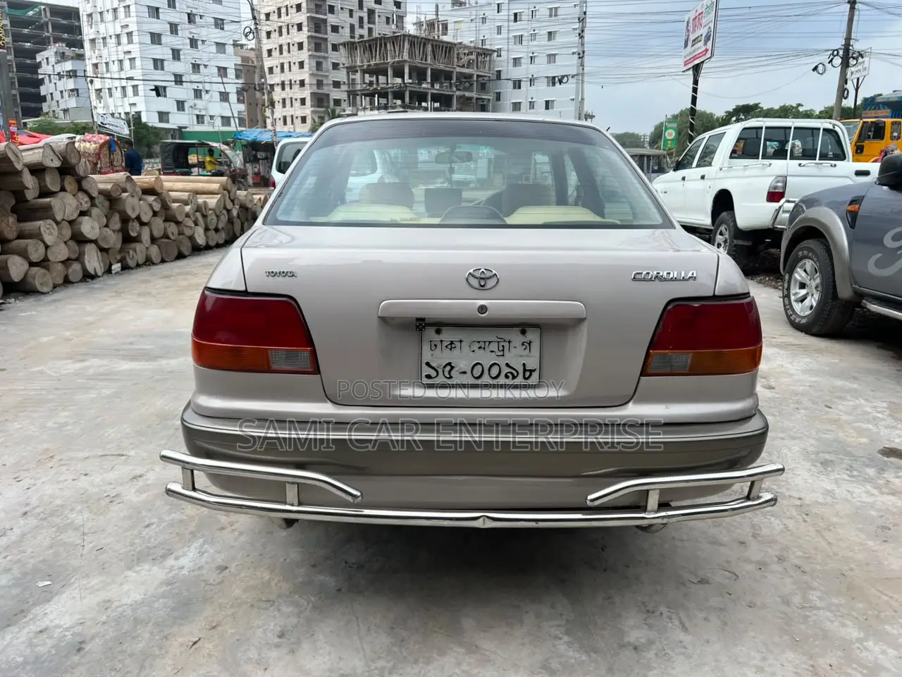Toyota Corolla 1.3 Sedan 1996 Gold