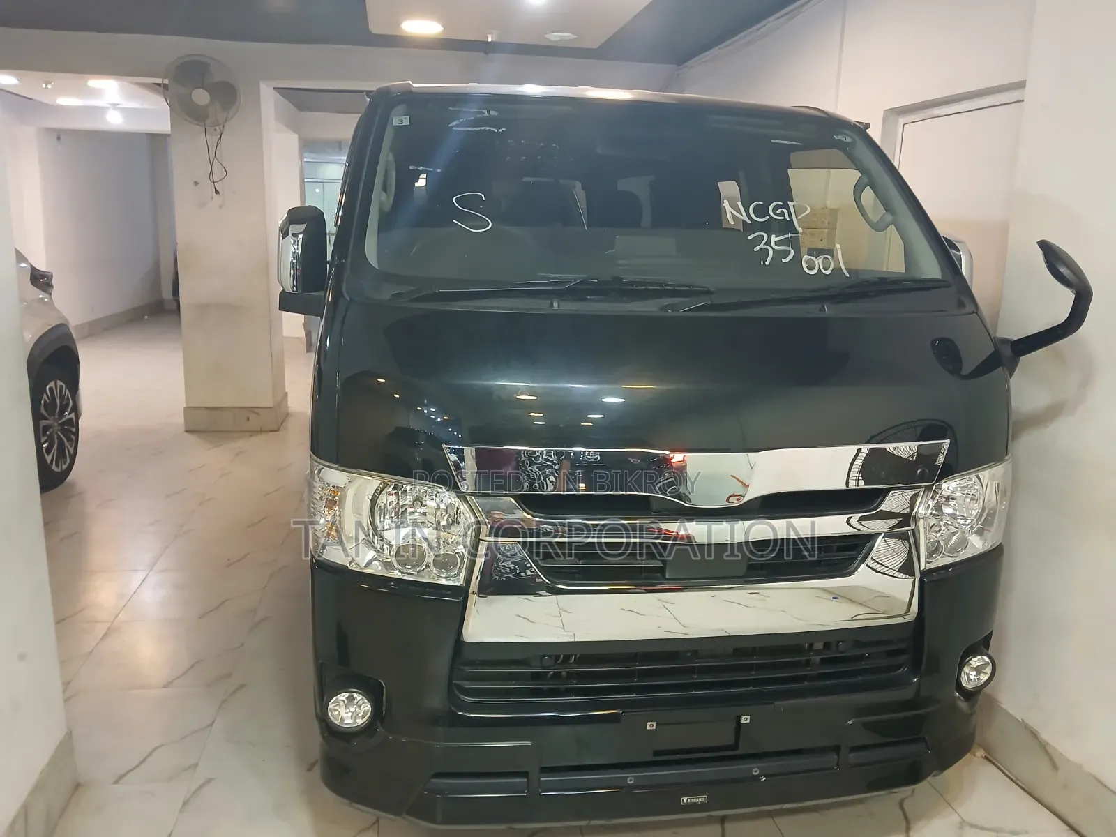 Toyota HiAce 2023 Black