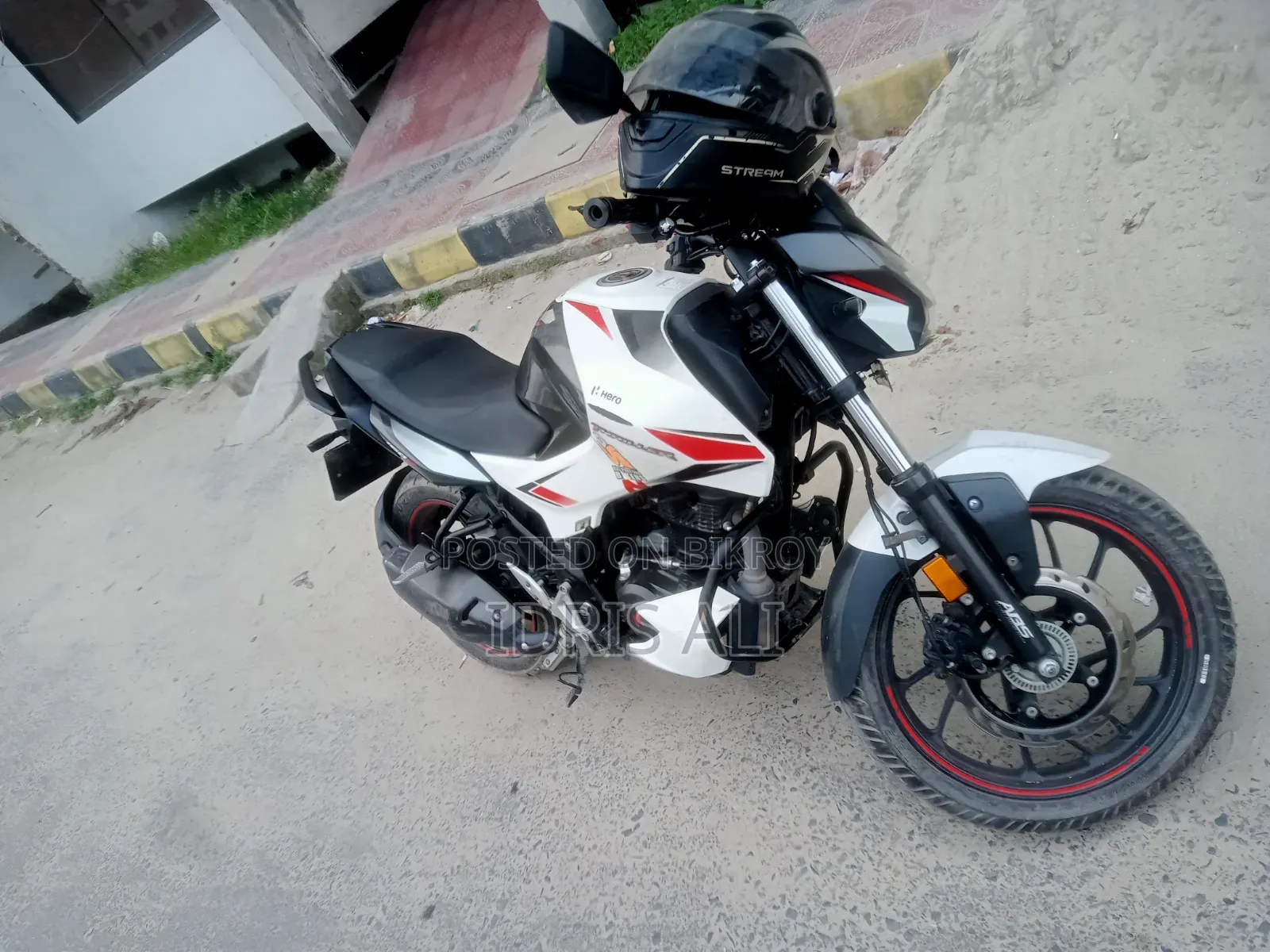 Hero Thriller 160R 2024 White