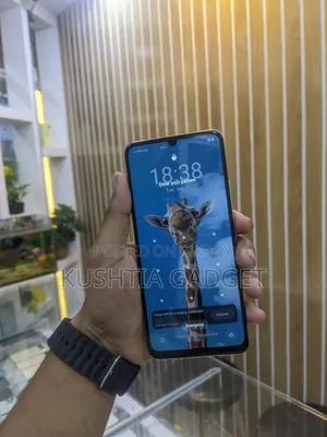 Realme 4 GB Gold