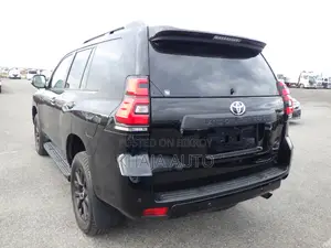 Toyota Land Cruiser Prado 2.7 2022 Black