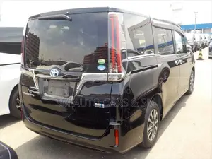Toyota Esquire 1.8 Front Wheel Drive Hybrid (7 Seater) 2021 Black