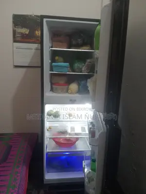 Singer Company Refrigerator, used for only one year. 252 Liters
