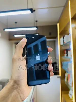 অ্যাপল আইফোন এসই ৬৪ জিবি কালো