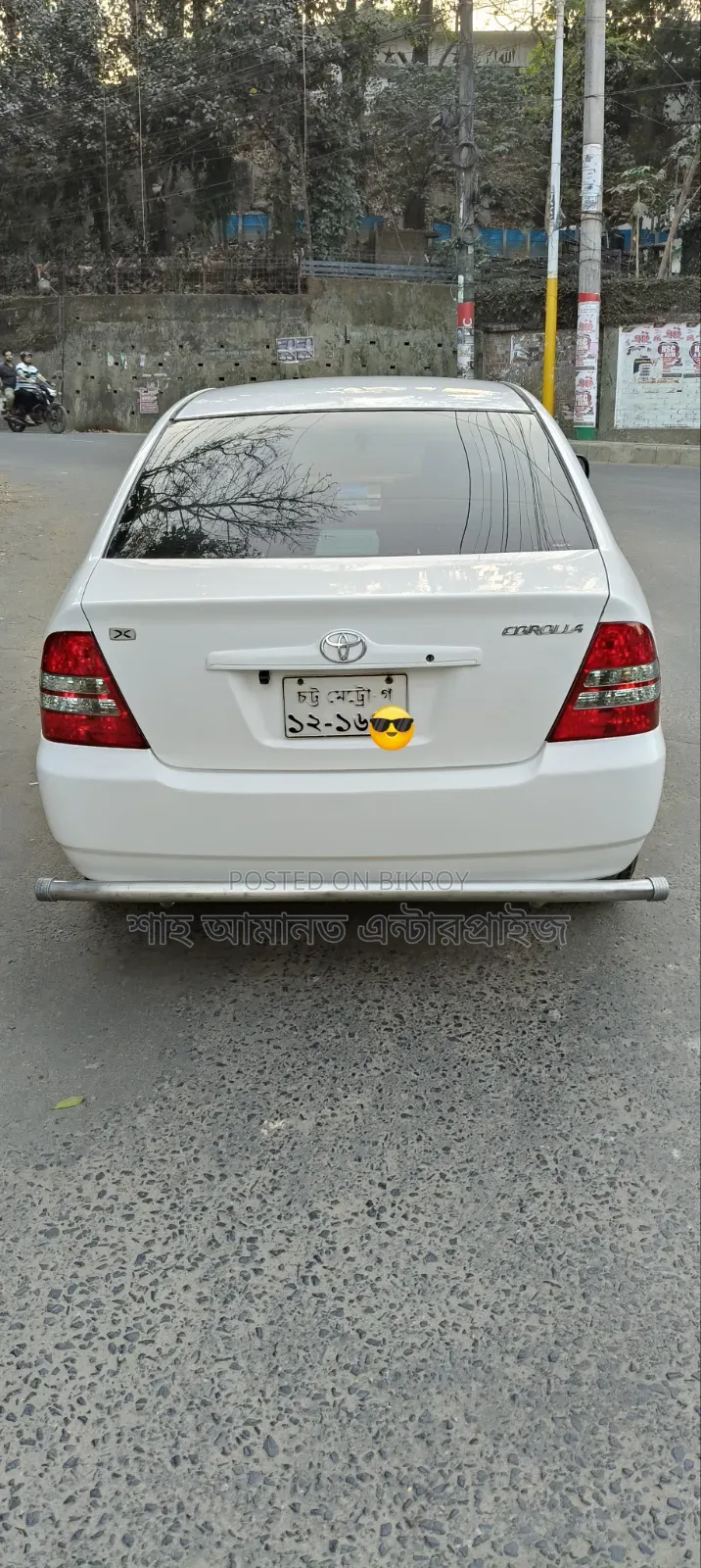 টয়োটা করোলা ২০০৪ সাদা