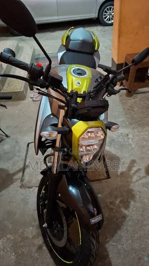 নতুন সুজুকি জিক্সার এসএফ এফআই ২০২৫ হলুদ