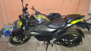 নতুন সুজুকি জিক্সার এসএফ এফআই ২০২৫ হলুদ