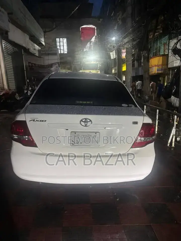 টয়োটা এক্সিও ২০০৮ সাদা
