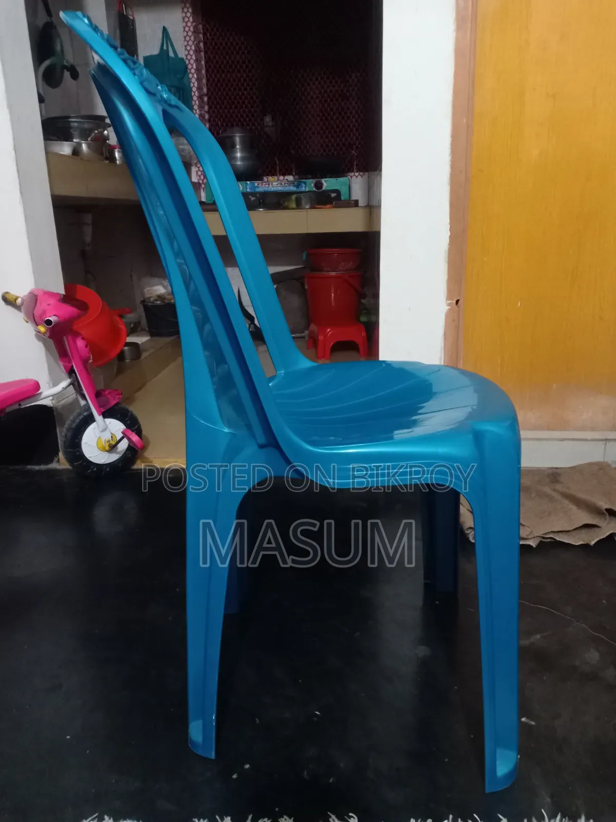 একটি নতুন কন্ডিশনের চেয়ার বিক্রি হবে
