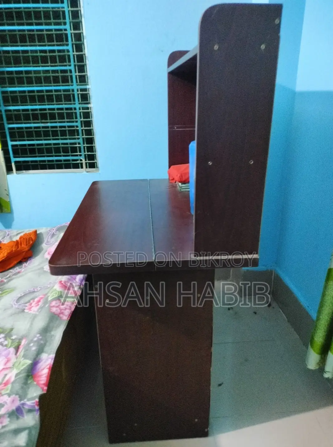 একটি পড়ার টেবিল(বোর্ড এর) বিক্রি করবো।
