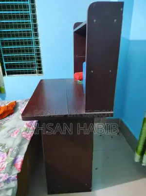 একটি পড়ার টেবিল(বোর্ড এর) বিক্রি করবো।