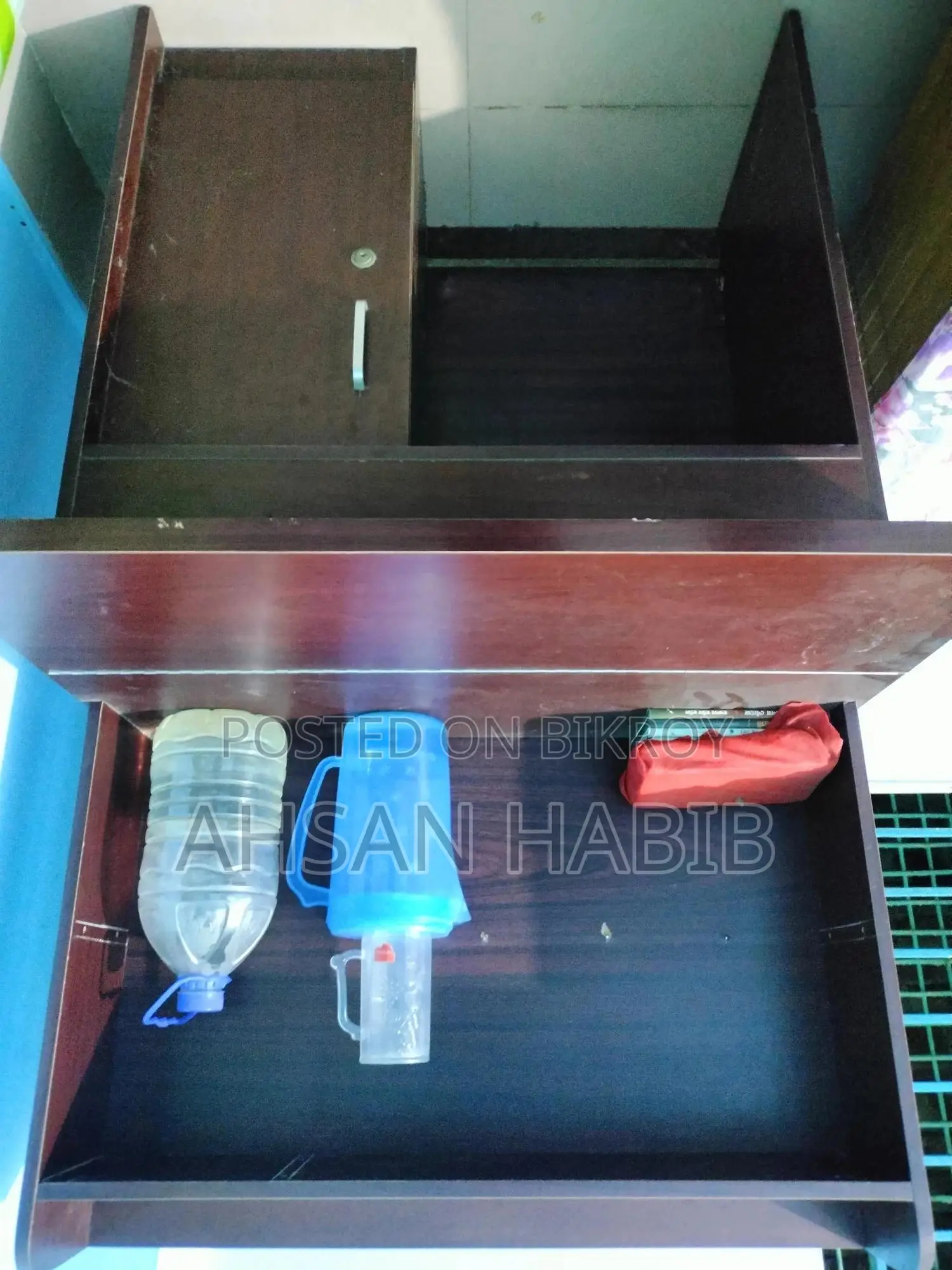 একটি পড়ার টেবিল(বোর্ড এর) বিক্রি করবো।
