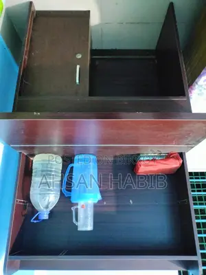 একটি পড়ার টেবিল(বোর্ড এর) বিক্রি করবো।
