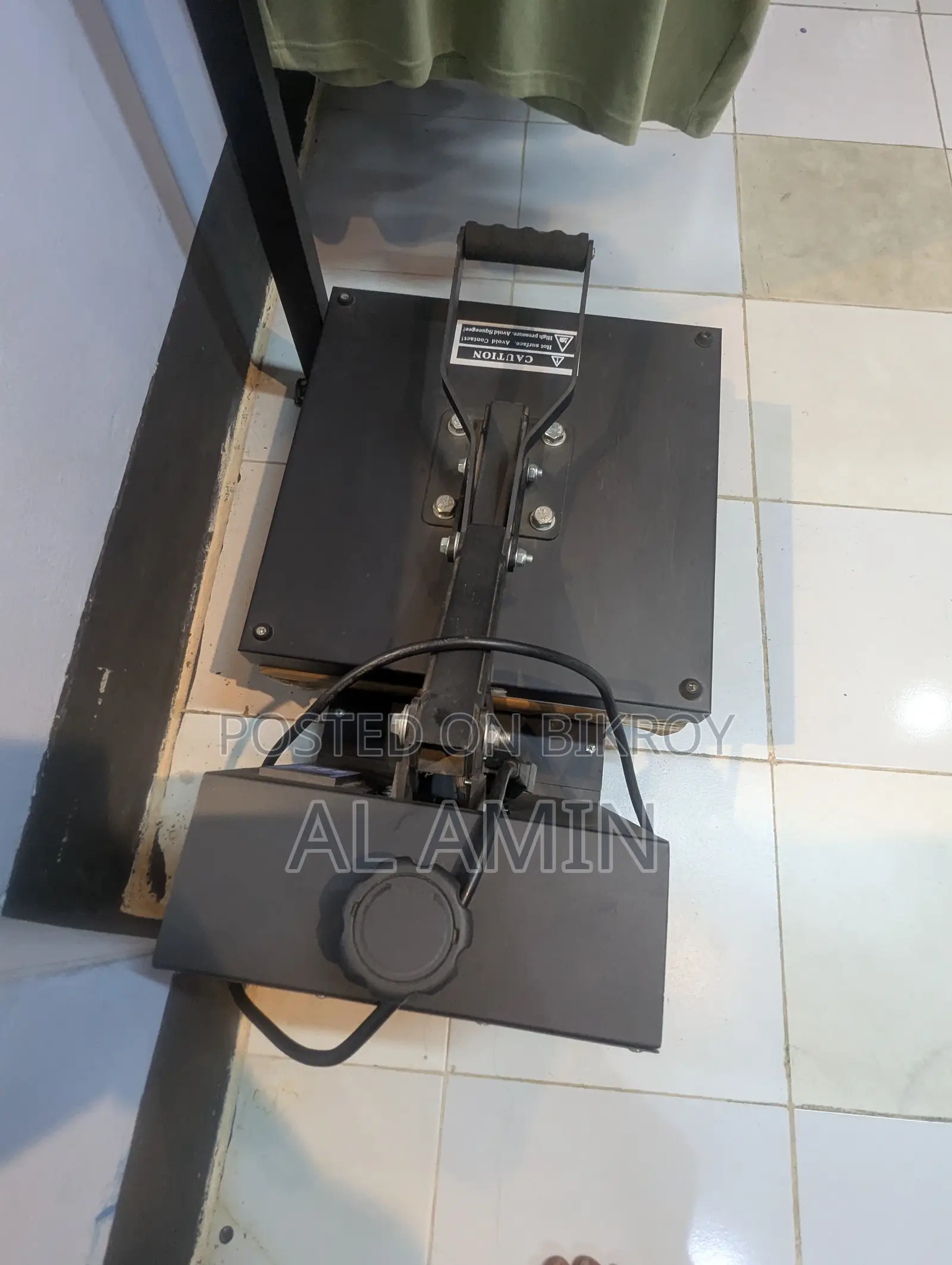 Complete Clothing Store Decoration Setup for Sale