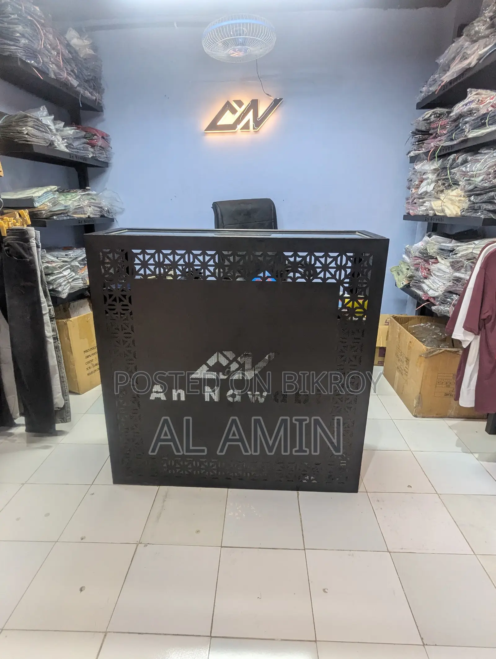Complete Clothing Store Decoration Setup for Sale