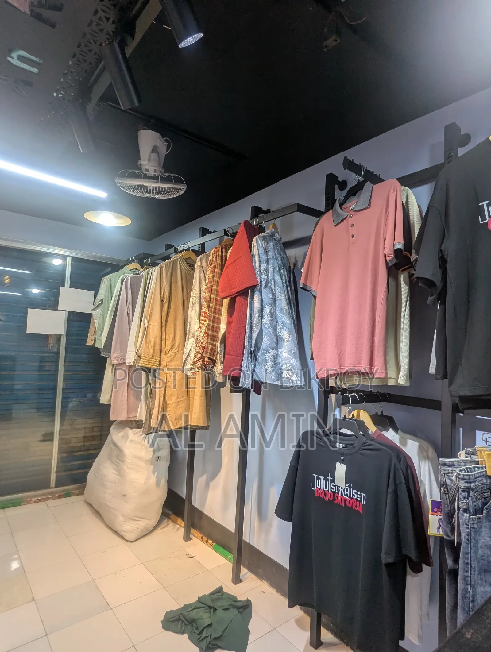 Complete Clothing Store Decoration Setup for Sale