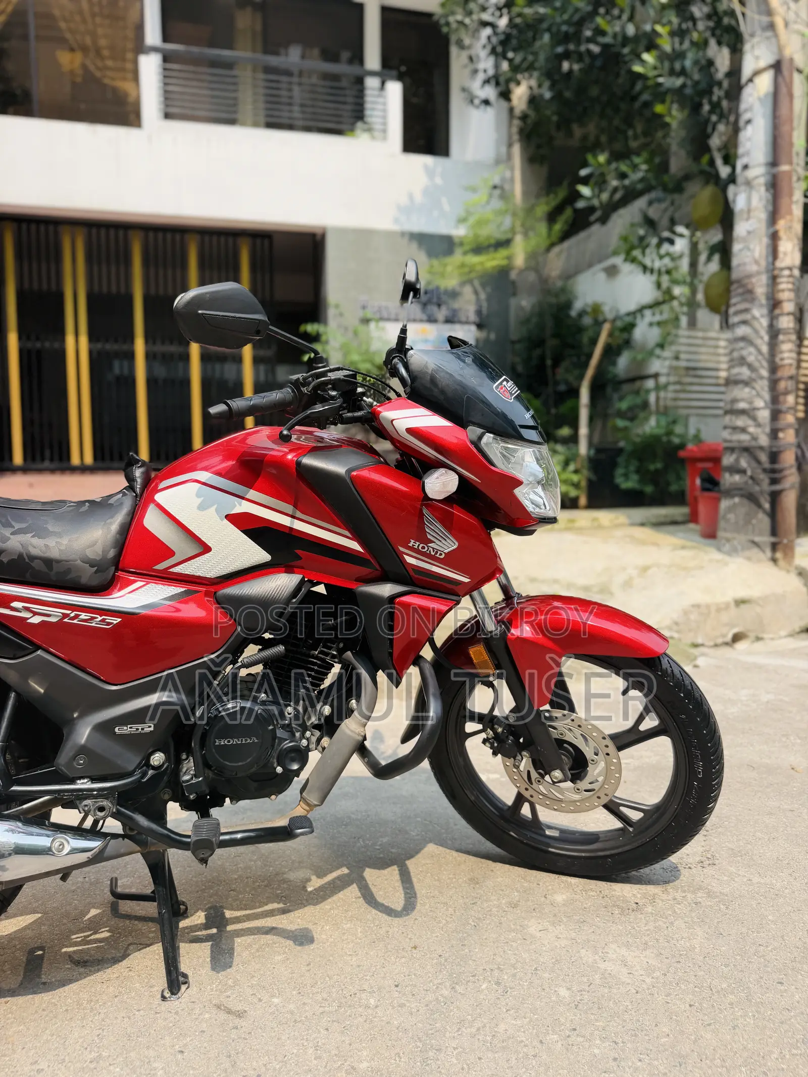 Honda CB 2024 Red