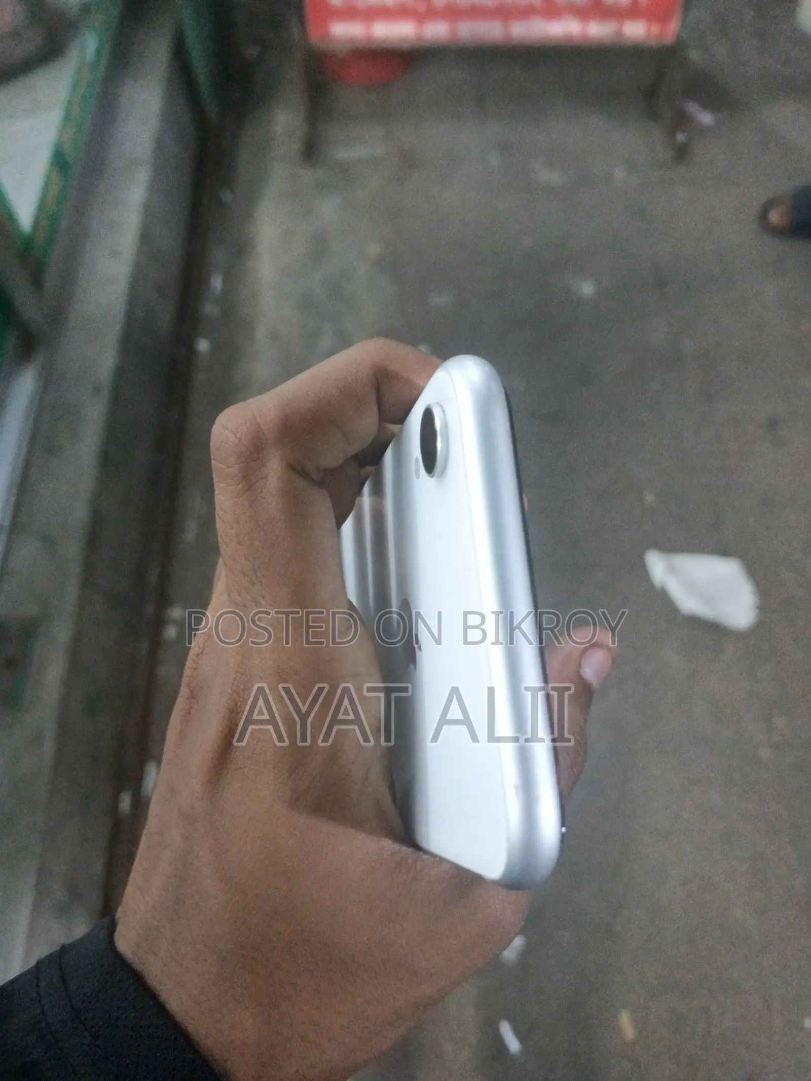 Apple iPhone XR 128 GB White