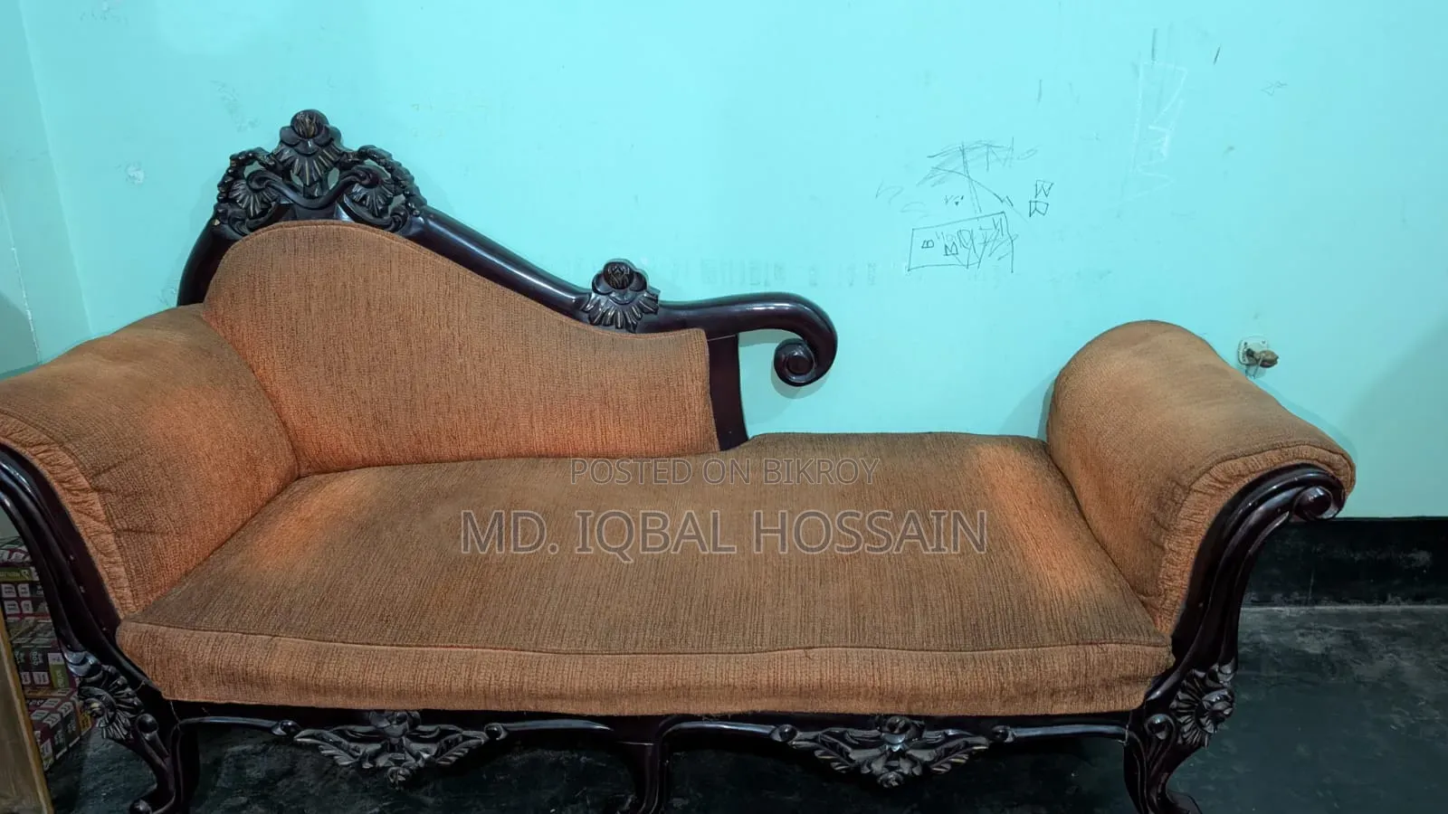 Three-seater sofa