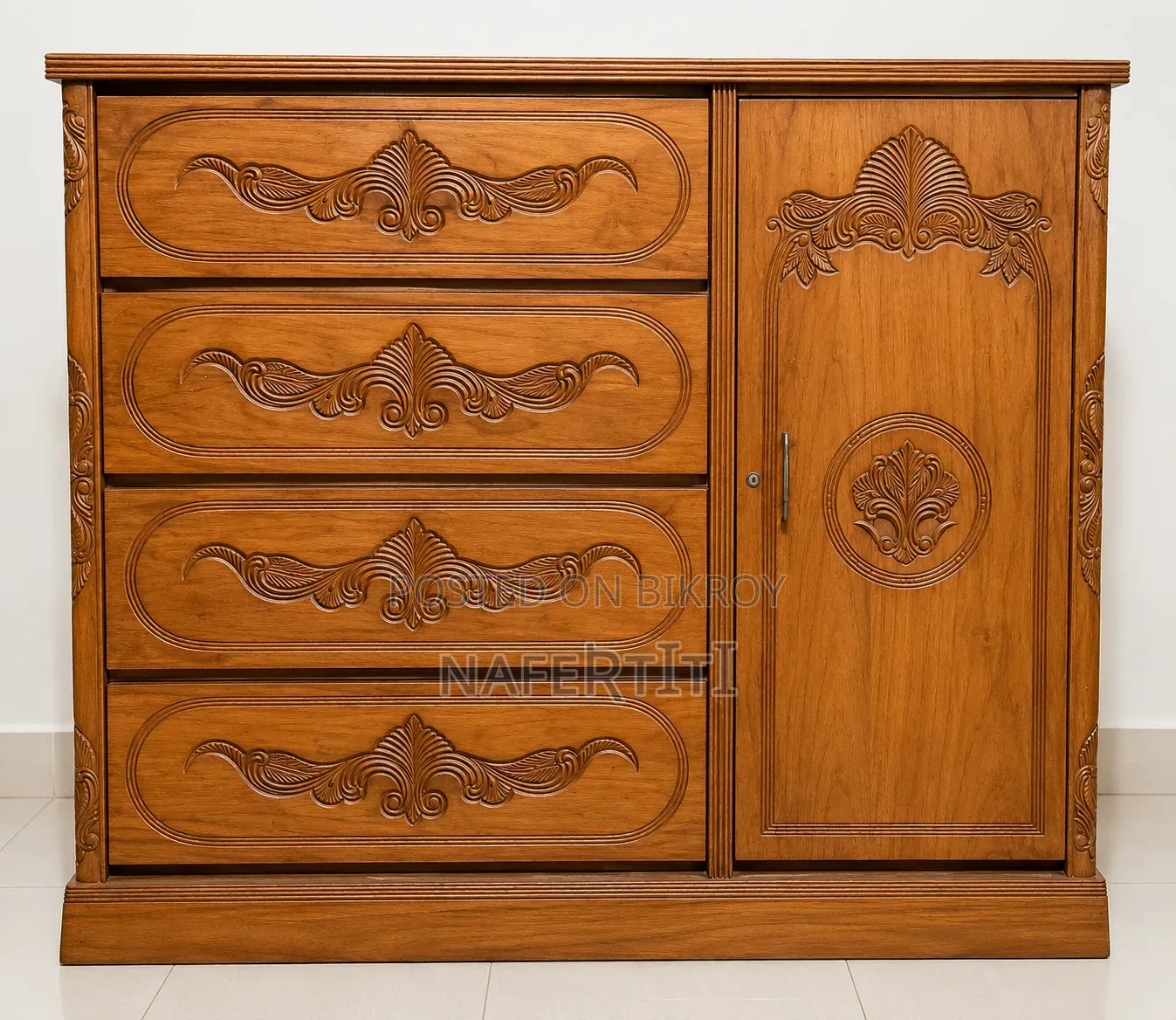 এই Wardrobe টি বিক্রয় হবে। সম্পূর্ণ কাঠের Wardrobe