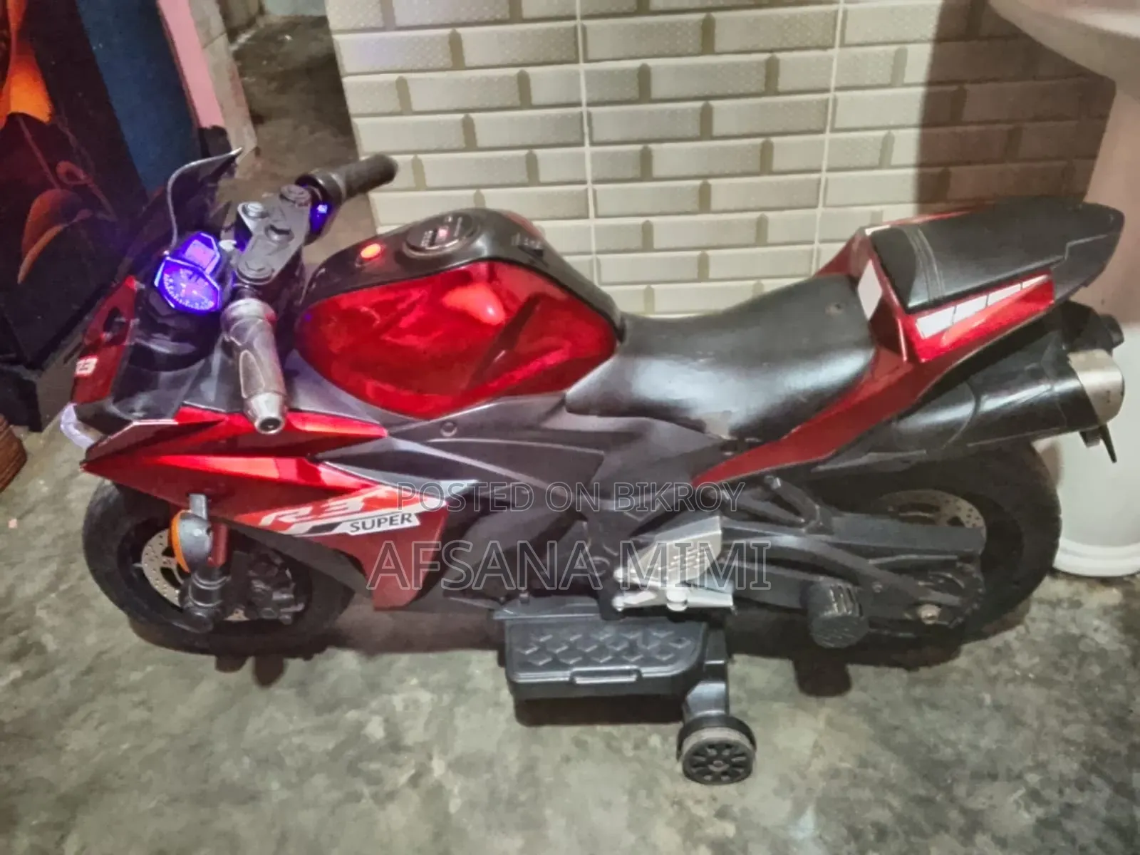Motorbike. Bought this bike one year ago. I want to sell it now.