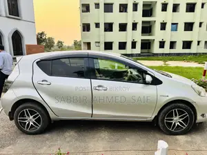 টয়োটা অ্যাকুয়া ২০১৩ সিলভার