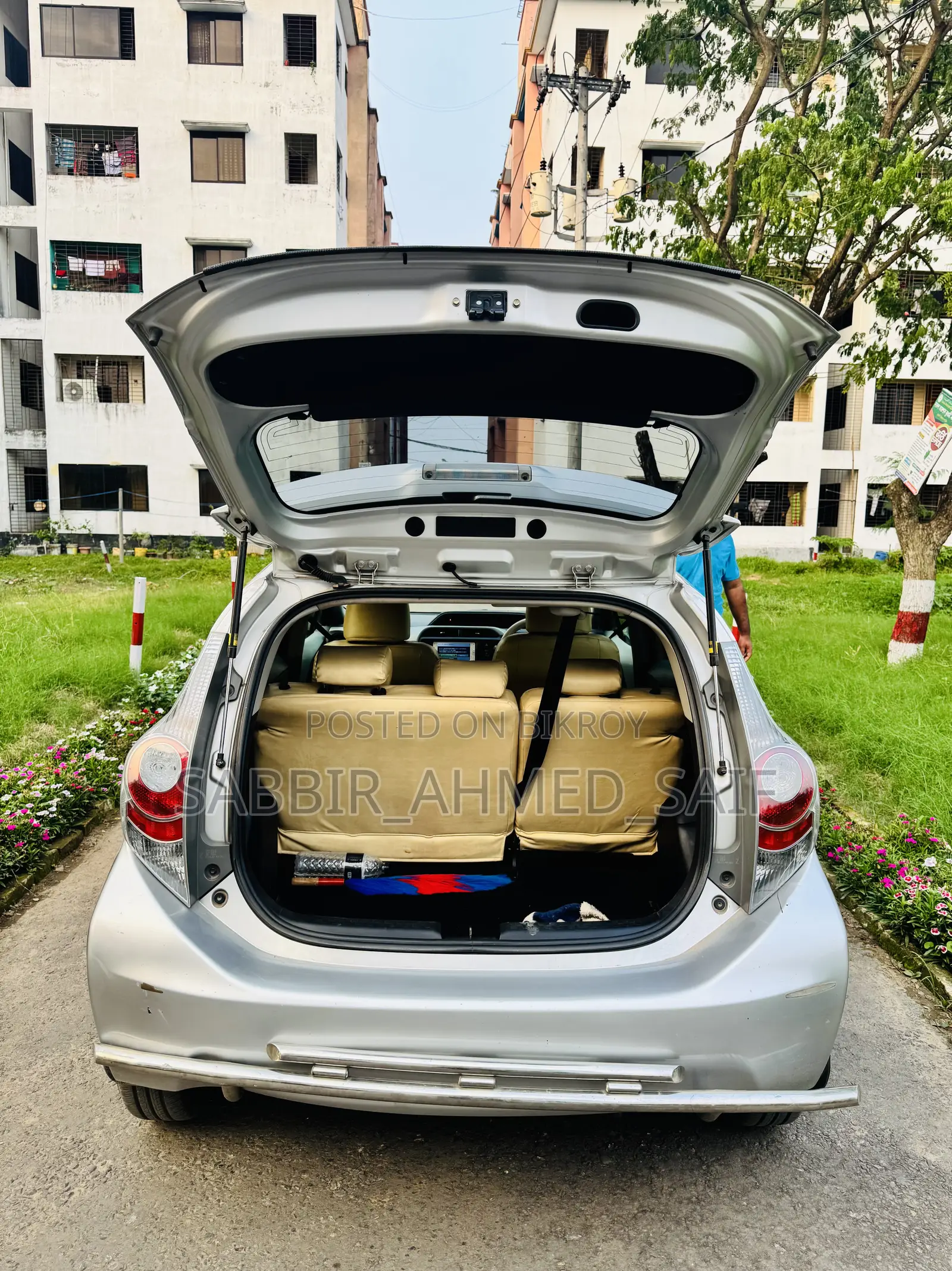 টয়োটা অ্যাকুয়া ২০১৩ সিলভার