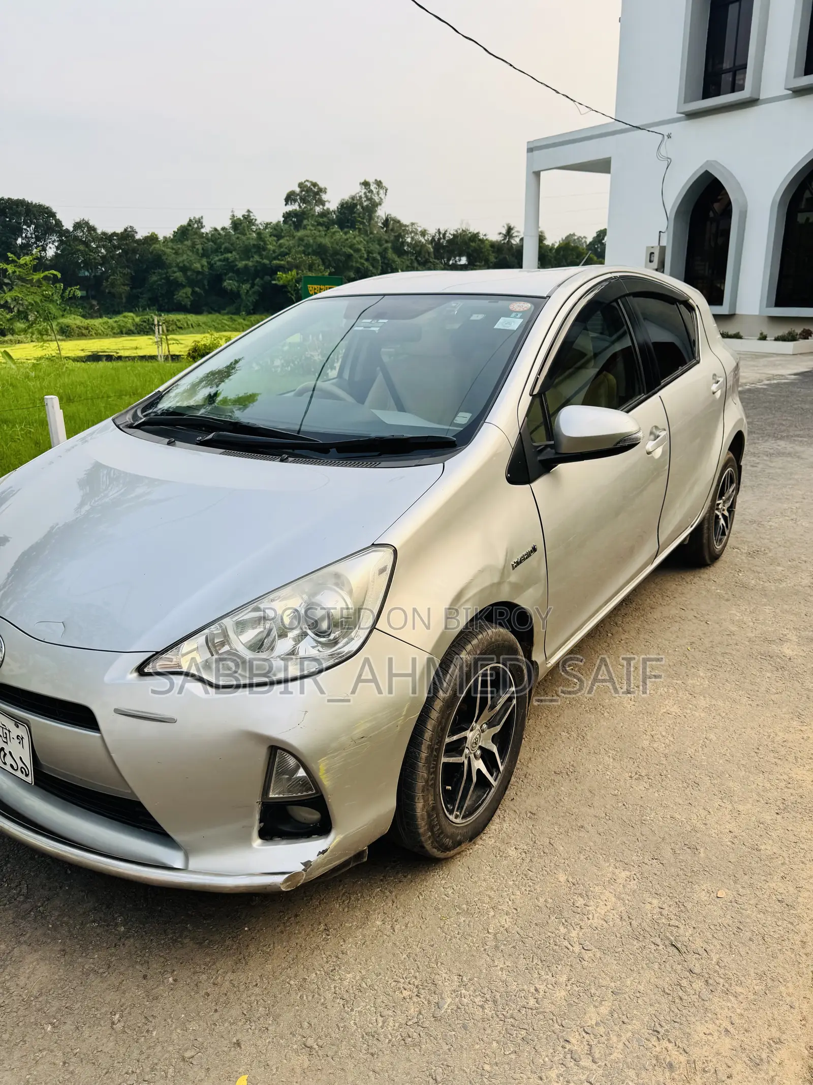 টয়োটা অ্যাকুয়া ২০১৩ সিলভার