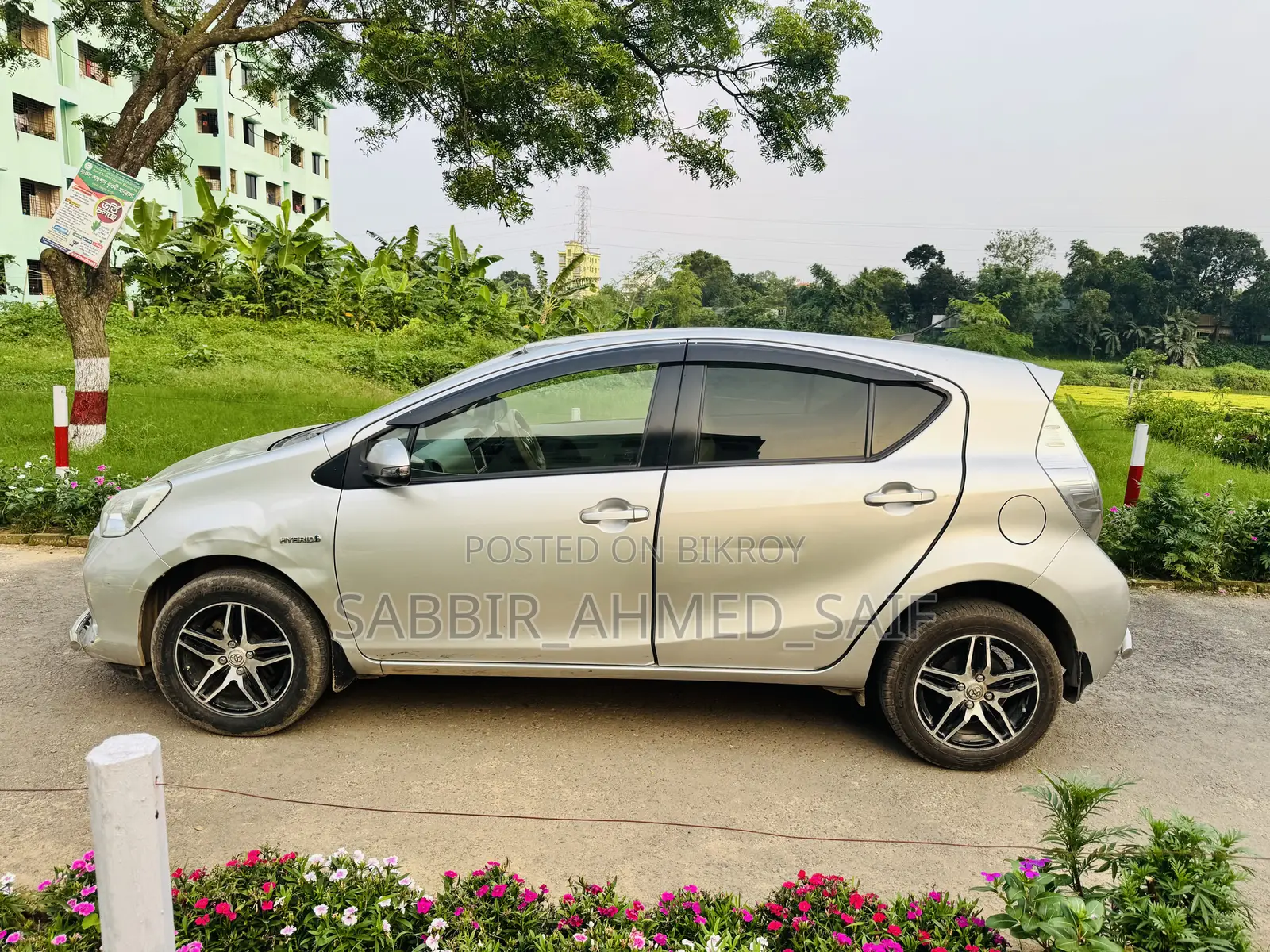 টয়োটা অ্যাকুয়া ২০১৩ সিলভার