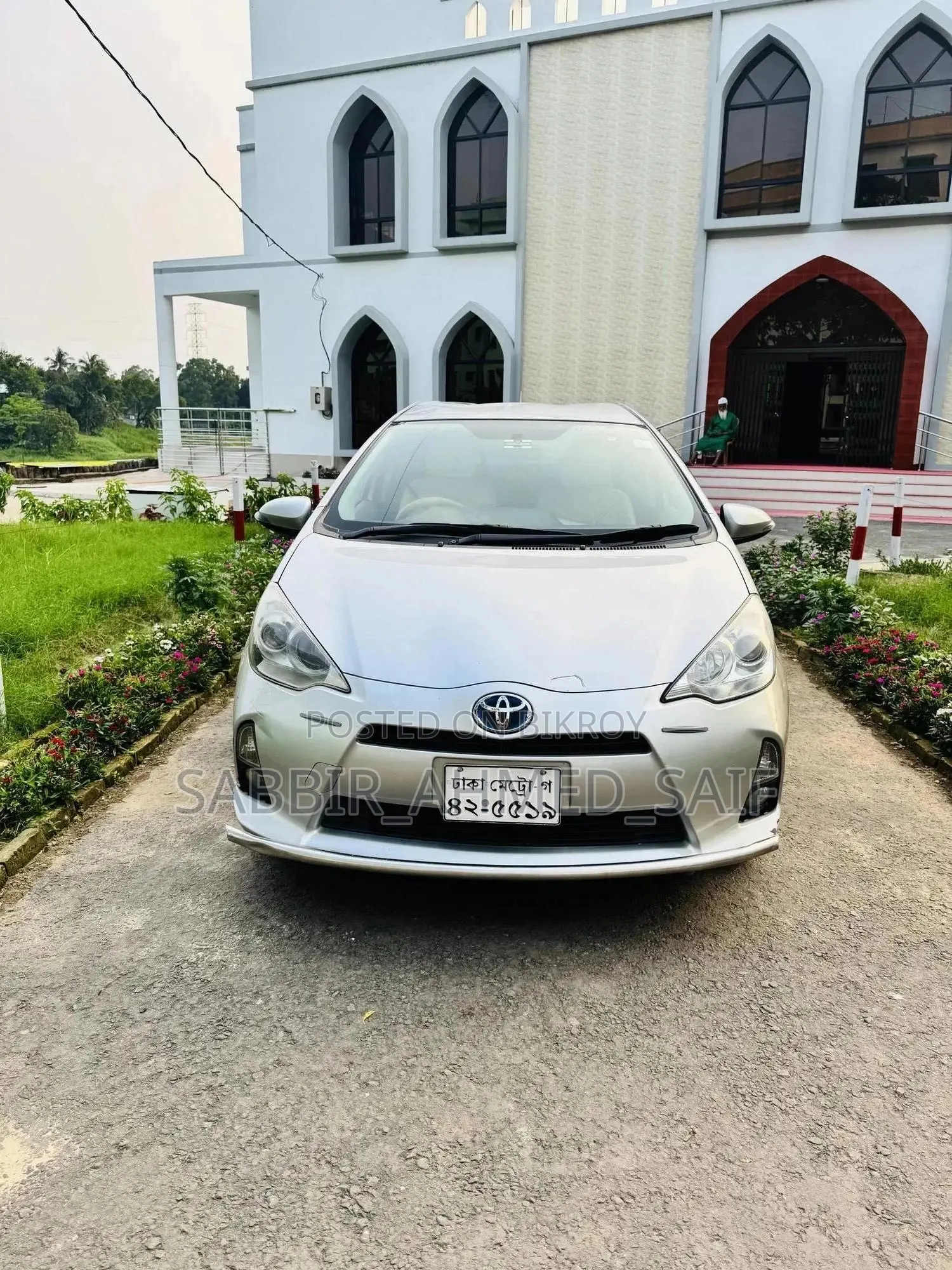 টয়োটা অ্যাকুয়া ২০১৩ সিলভার