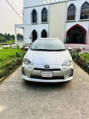 টয়োটা অ্যাকুয়া ২০১৩ সিলভার