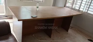এক্সিকিউটিভ টেবিল