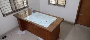 এক্সিকিউটিভ টেবিল
