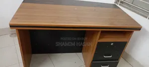 এক্সিকিউটিভ টেবিল