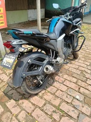 ইয়ামাহা এফজেড ২০১৮ কালো