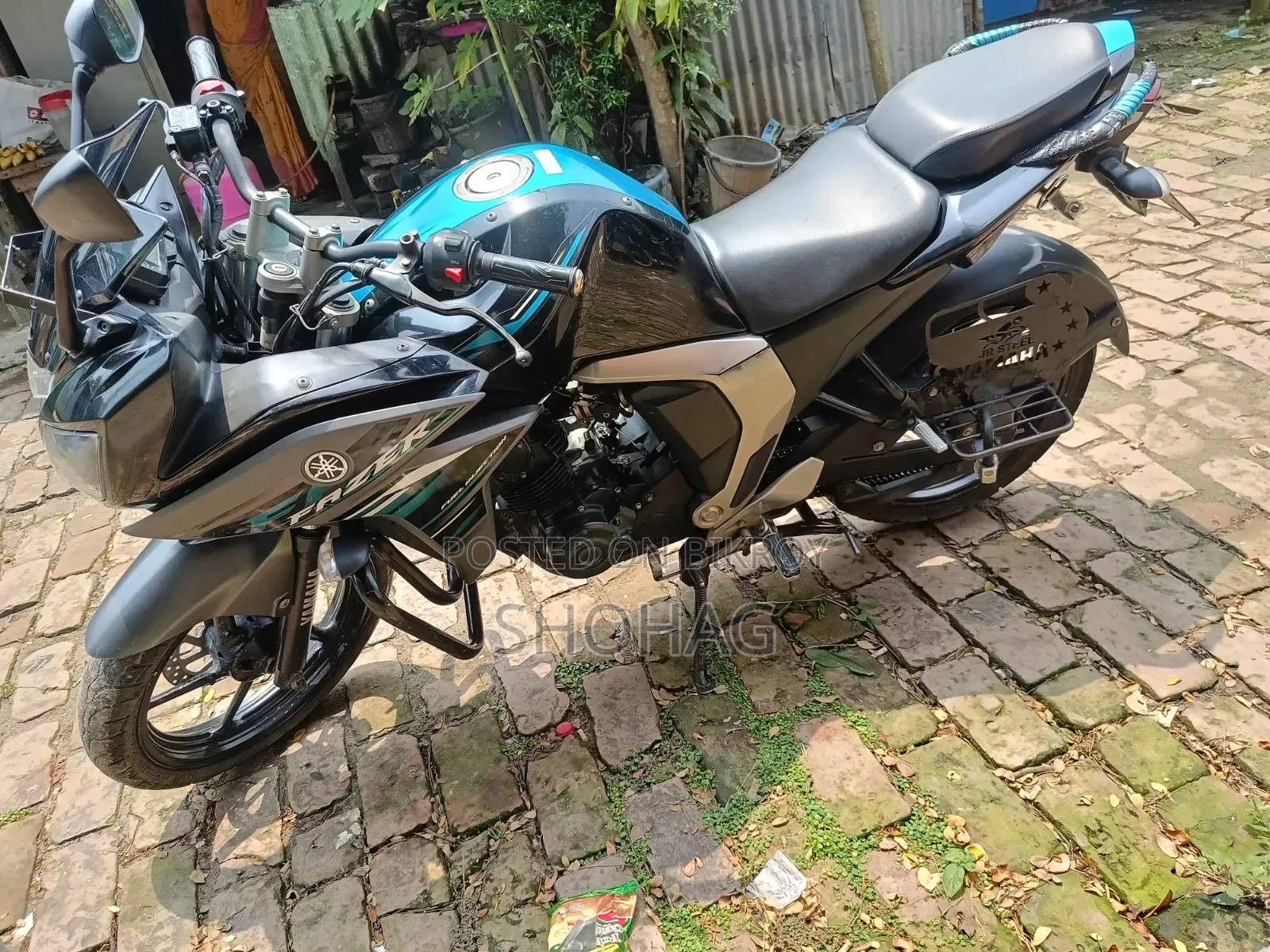 ইয়ামাহা এফজেড ২০১৮ কালো