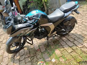 ইয়ামাহা এফজেড ২০১৮ কালো