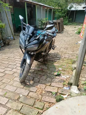 ইয়ামাহা এফজেড ২০১৮ কালো
