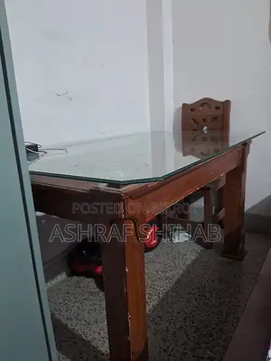 ডাইনিং টেবিল