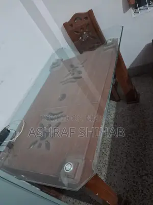 ডাইনিং টেবিল
