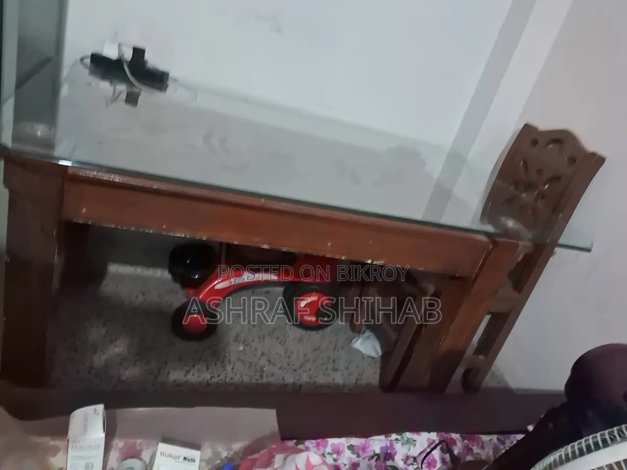 ডাইনিং টেবিল